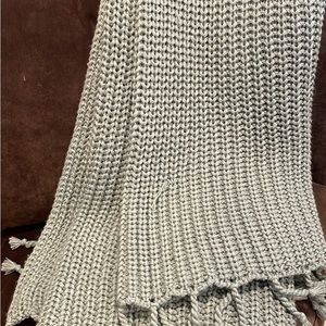 Pottery barn chunky knit throw blanket